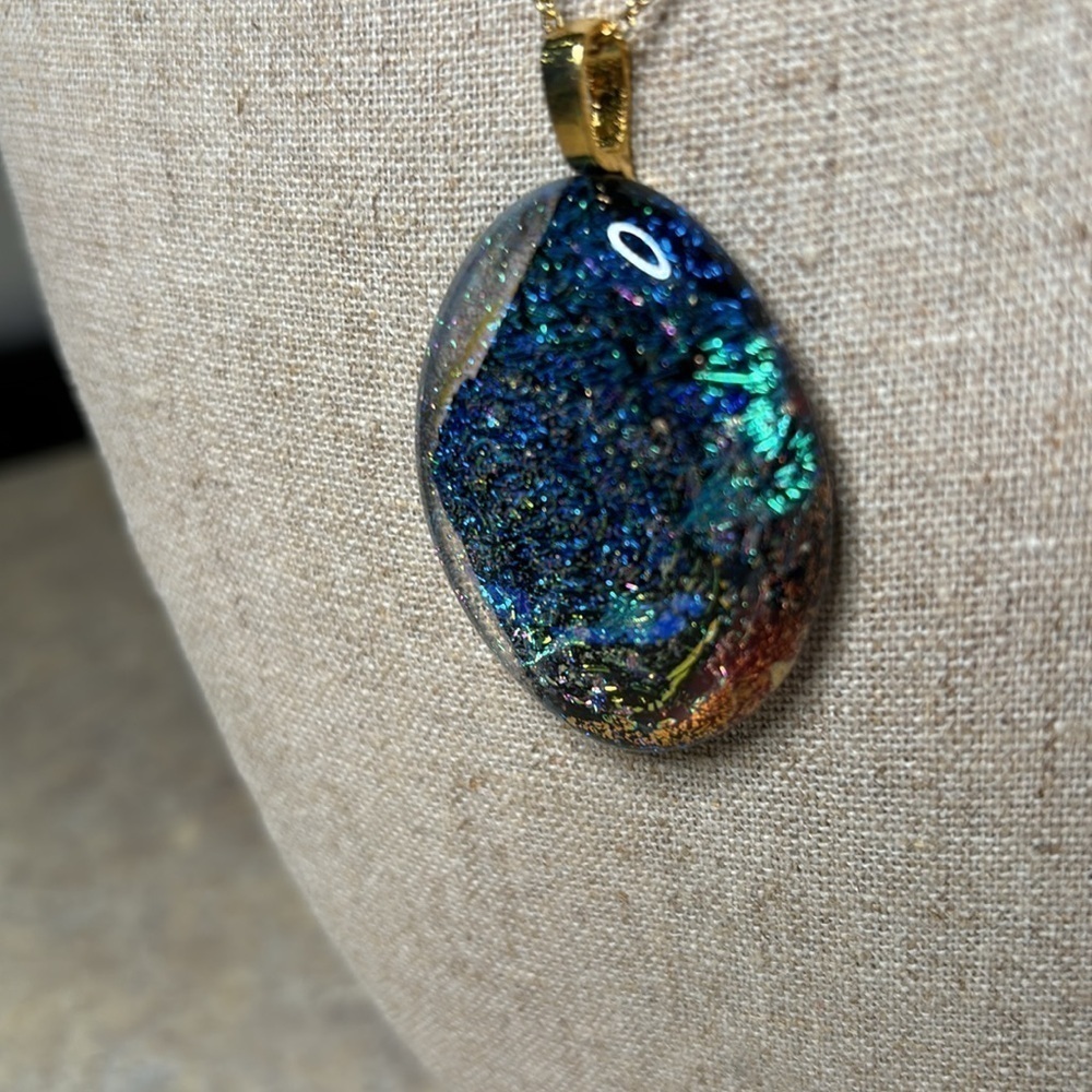 Dichroic fused glass pendant with chain - Picture 3 of 9